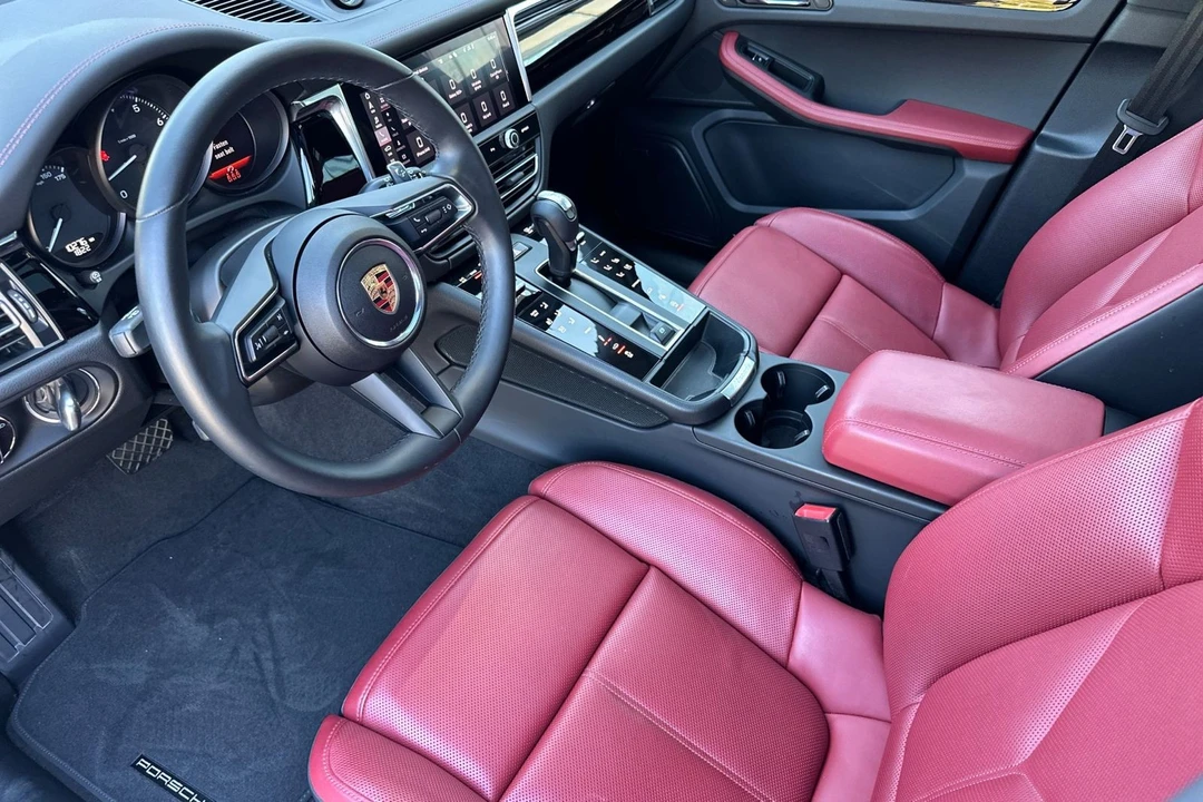 2025 Porsche Macan - Image 4 of 21