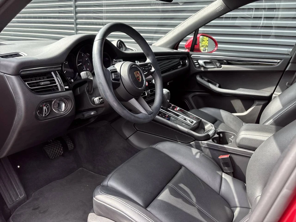2025 Porsche Macan Electric - Image 4 of 4