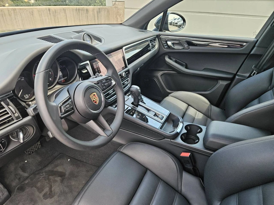 2025 Porsche Macan Electric - Image 4 of 4