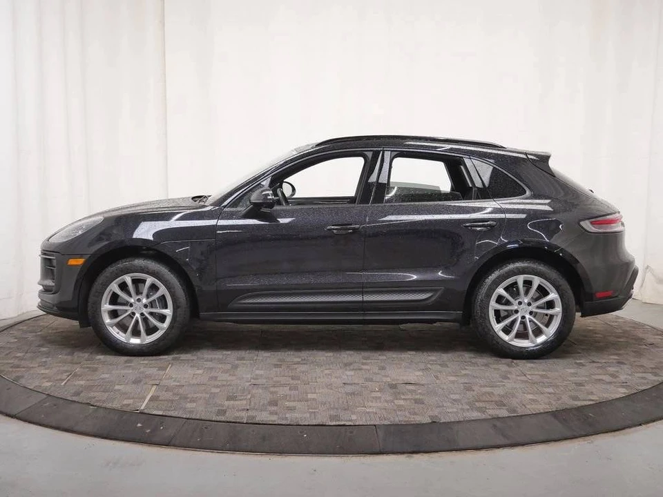 2025 Porsche Macan - Image 2 of 5