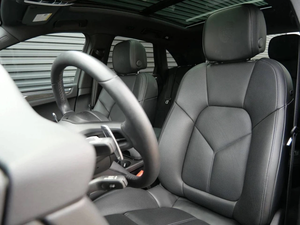 2025 Porsche Macan Electric - Image 5 of 5
