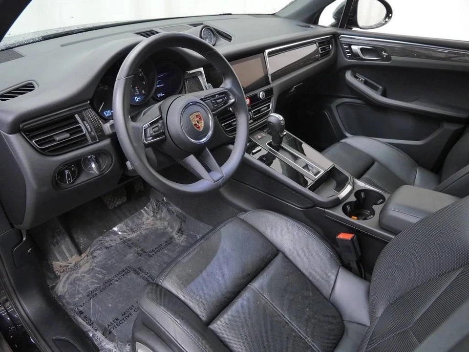 2025 Porsche Macan - Image 4 of 5
