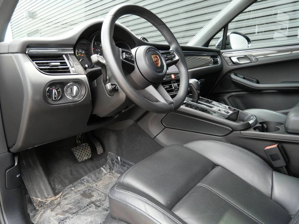 2025 Porsche Macan Electric - Image 4 of 5