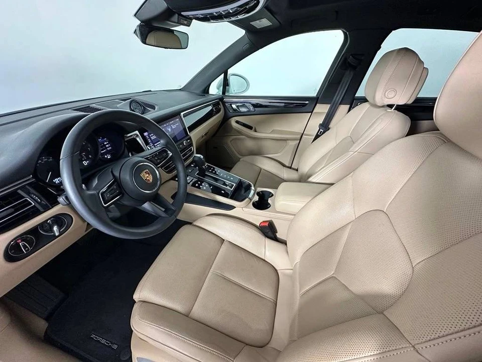 2025 Porsche Macan Electric - Image 4 of 5