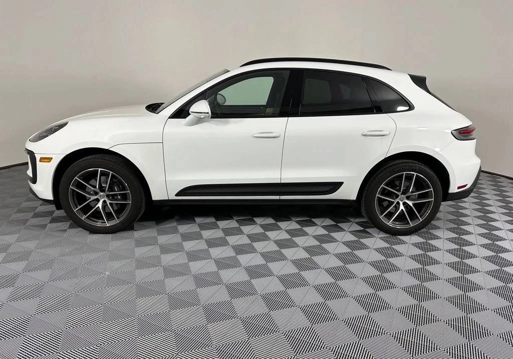 2025 Porsche Macan Electric - Image 2 of 5