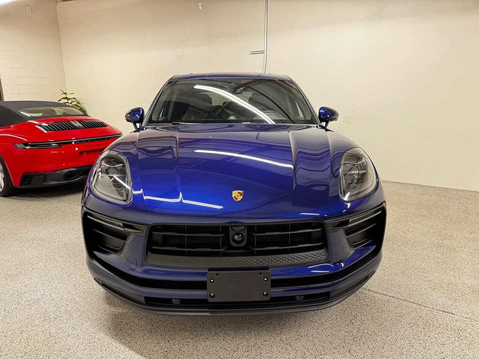 2025 Porsche Macan - Image 26 of 31