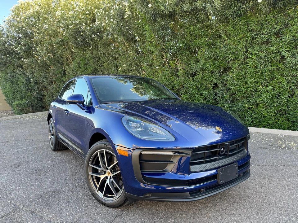 2025 Porsche Macan - Image 20 of 31