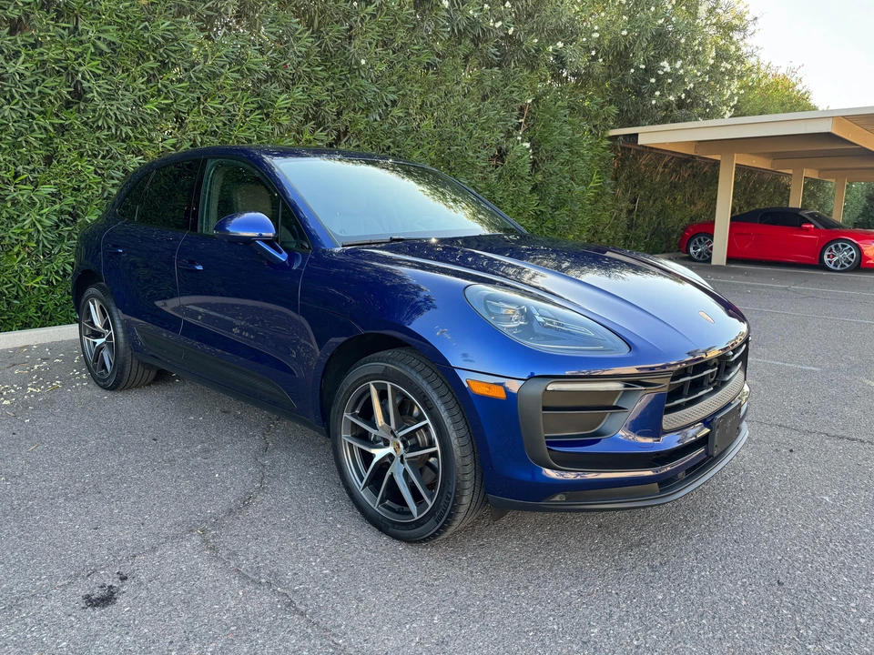 2025 Porsche Macan - Image 18 of 31