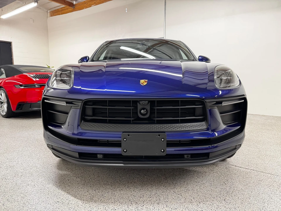 2025 Porsche Macan - Image 27 of 31