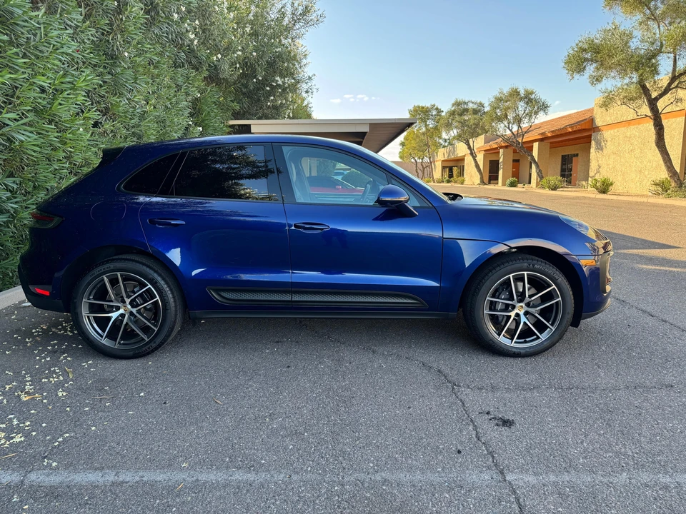 2025 Porsche Macan - Image 15 of 31