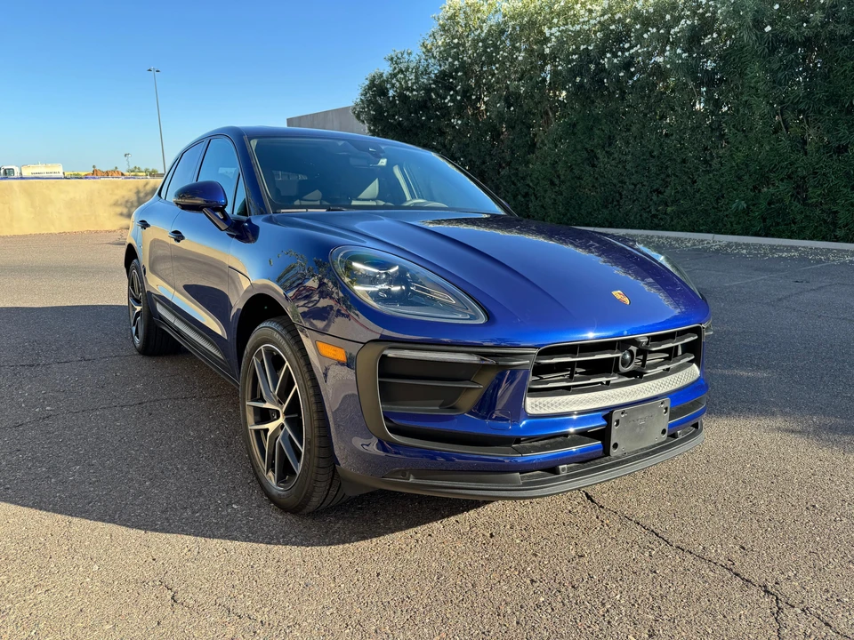 2025 Porsche Macan - Image 23 of 31