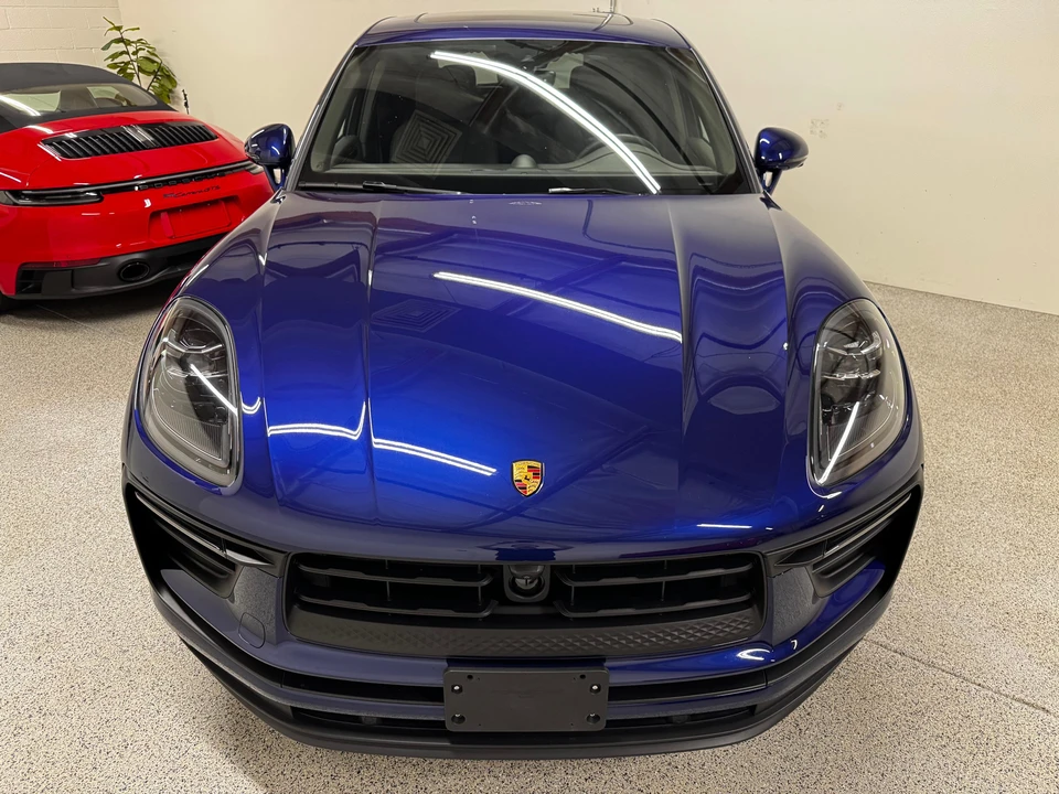 2025 Porsche Macan - Image 24 of 31