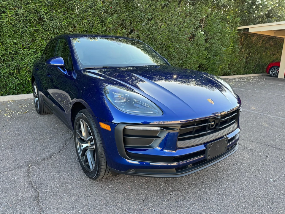 2025 Porsche Macan - Image 19 of 31