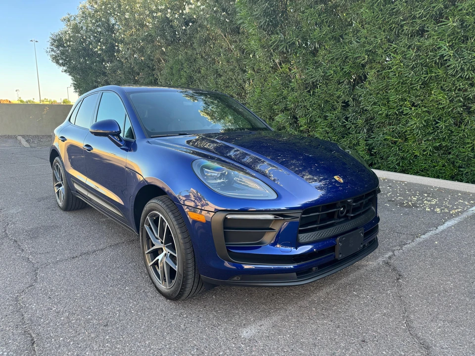 2025 Porsche Macan - Image 22 of 31