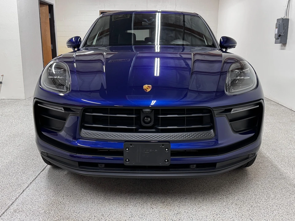 2025 Porsche Macan - Image 25 of 31