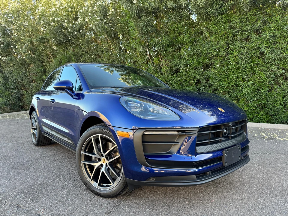 2025 Porsche Macan - Image 21 of 31
