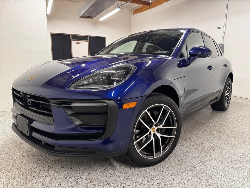 2025 Porsche Macan - Image 30 of 31