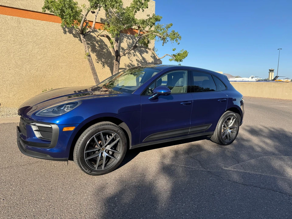 2025 Porsche Macan - Image 7 of 31