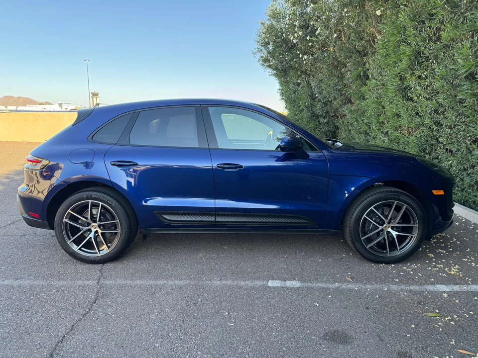 2025 Porsche Macan - Image 14 of 31