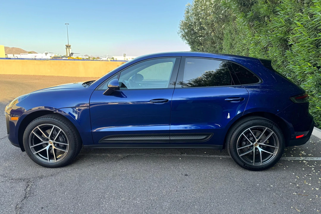 2025 Porsche Macan - Image 3 of 31