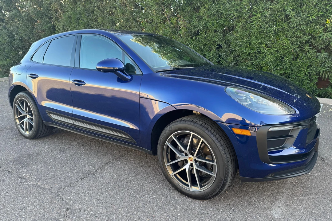 2025 Porsche Macan - Image 17 of 31