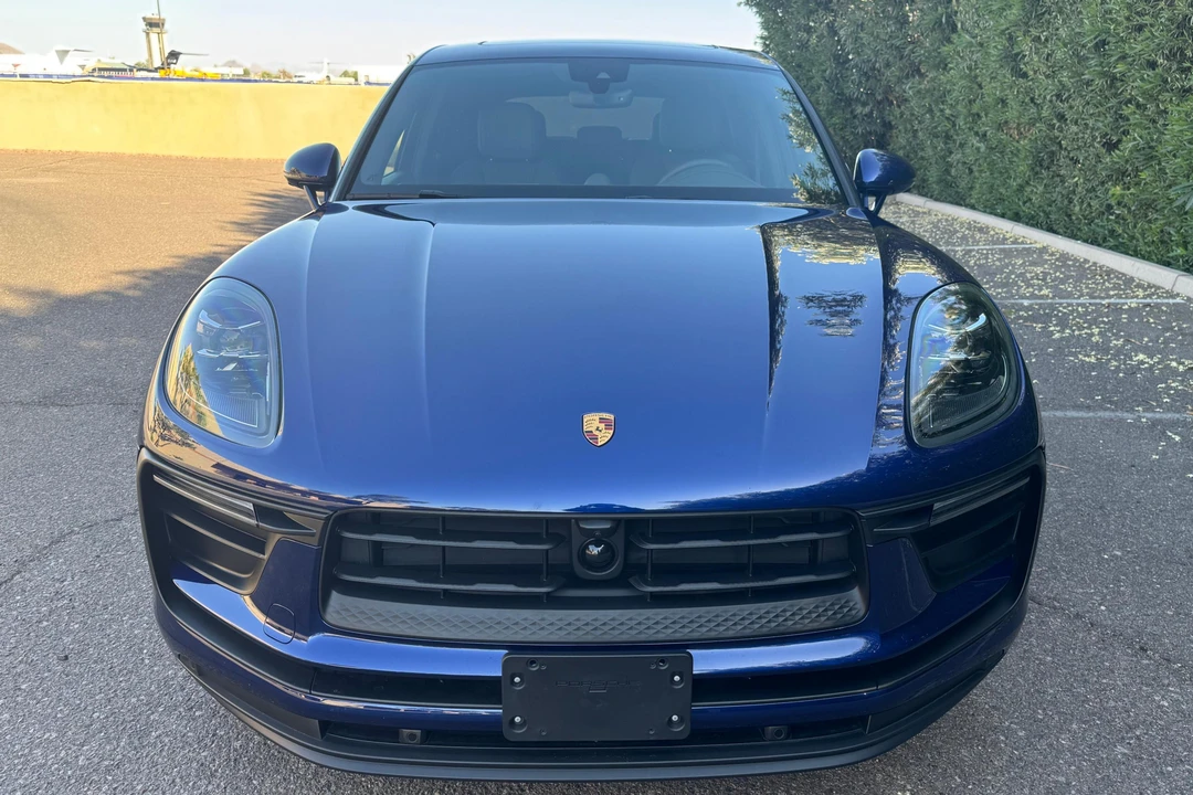 2025 Porsche Macan - Image 2 of 31