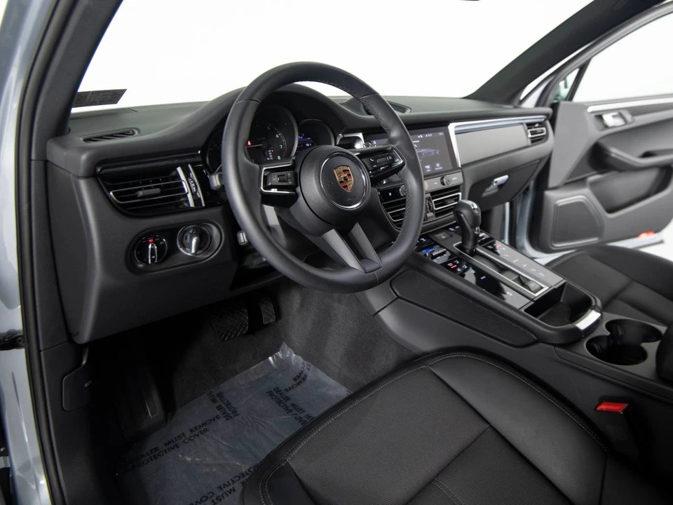 2025 Porsche Macan - Image 4 of 5