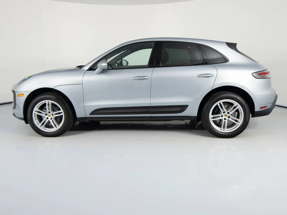 2025 Porsche Macan - Image 2 of 5