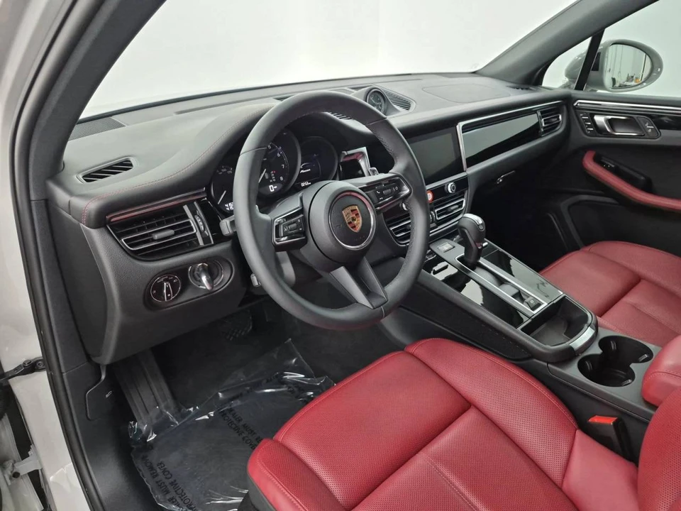 2025 Porsche Macan Electric - Image 4 of 4