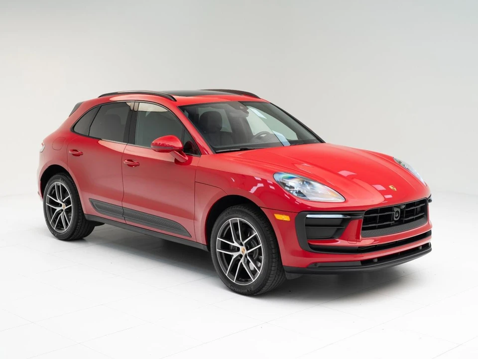 2025 Porsche Macan - Image 8 of 31