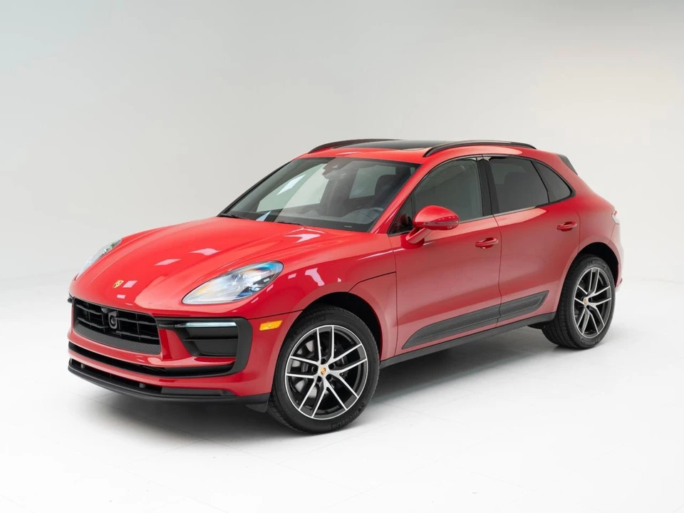 2025 Porsche Macan - Image 2 of 31