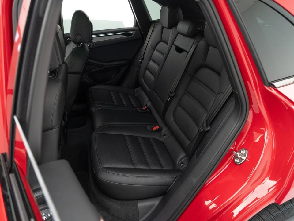 2025 Porsche Macan - Image 29 of 31