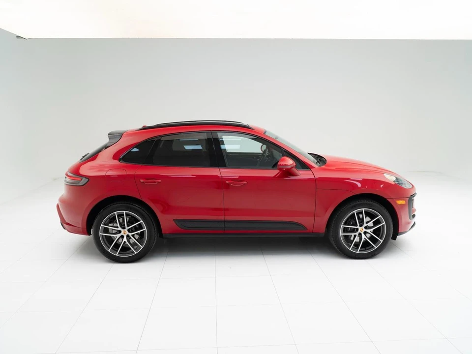 2025 Porsche Macan - Image 9 of 31