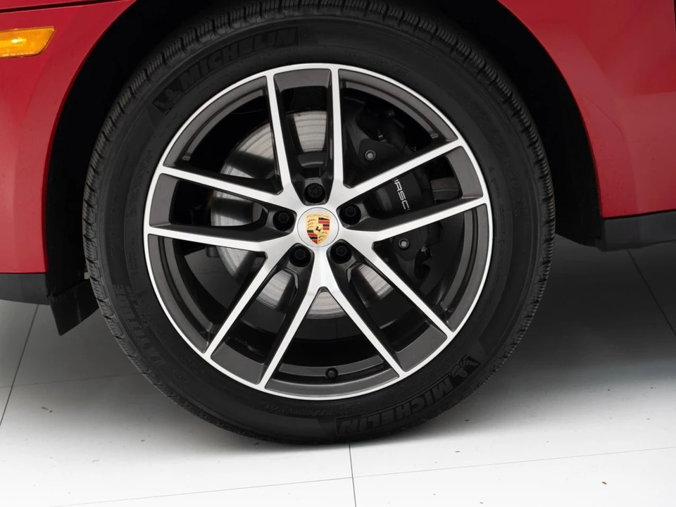 2025 Porsche Macan - Image 13 of 31