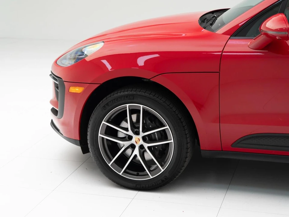 2025 Porsche Macan - Image 12 of 31
