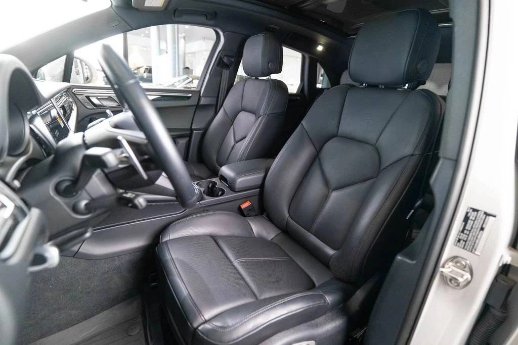 2025 Porsche Macan Electric - Image 5 of 5
