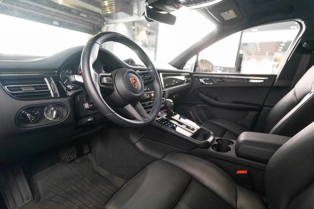 2025 Porsche Macan Electric - Image 4 of 5
