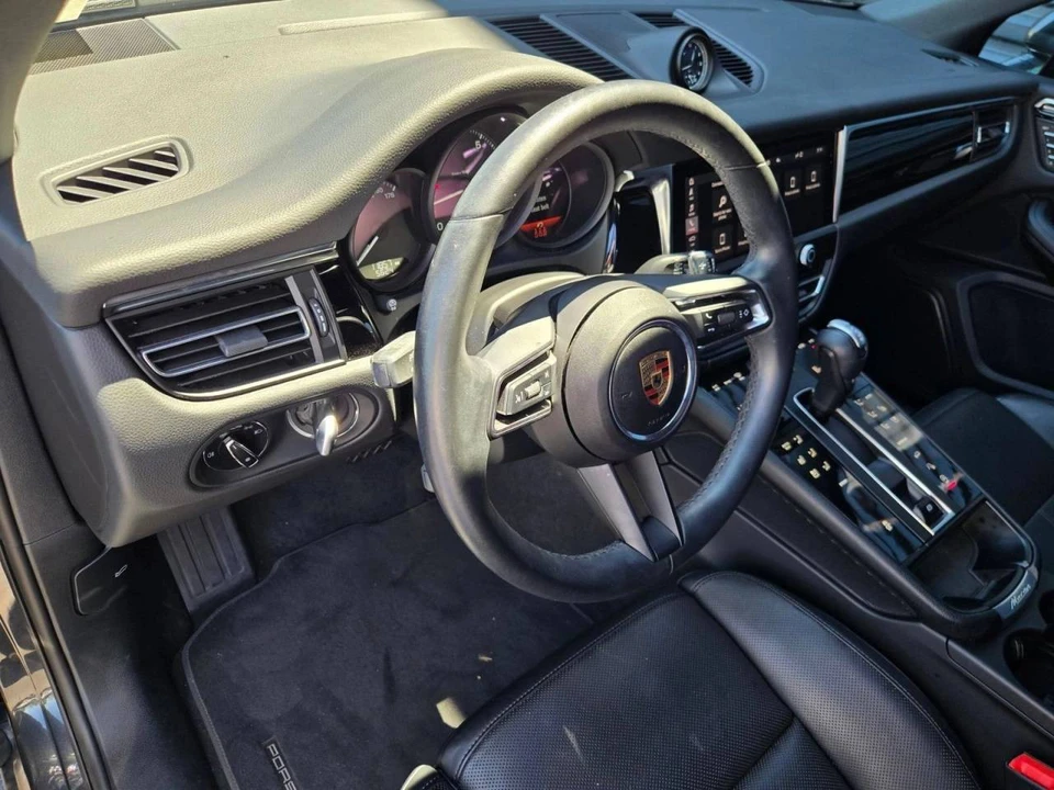 2025 Porsche Macan Electric - Image 5 of 5