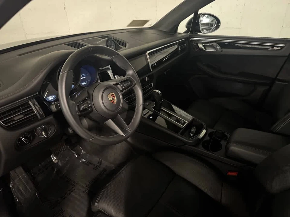 2025 Porsche Macan - Image 4 of 5