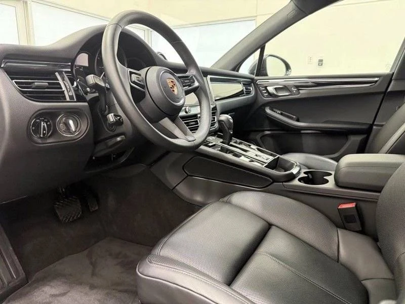 2025 Porsche Macan Electric - Image 4 of 5