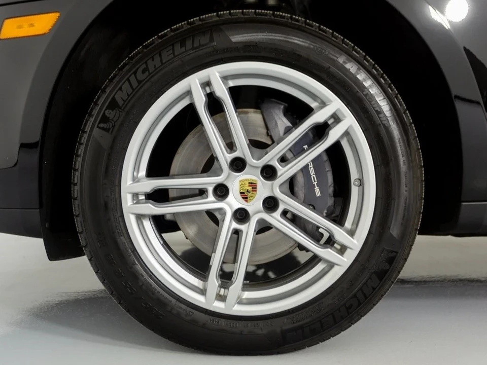 2025 Porsche Macan - Image 12 of 21