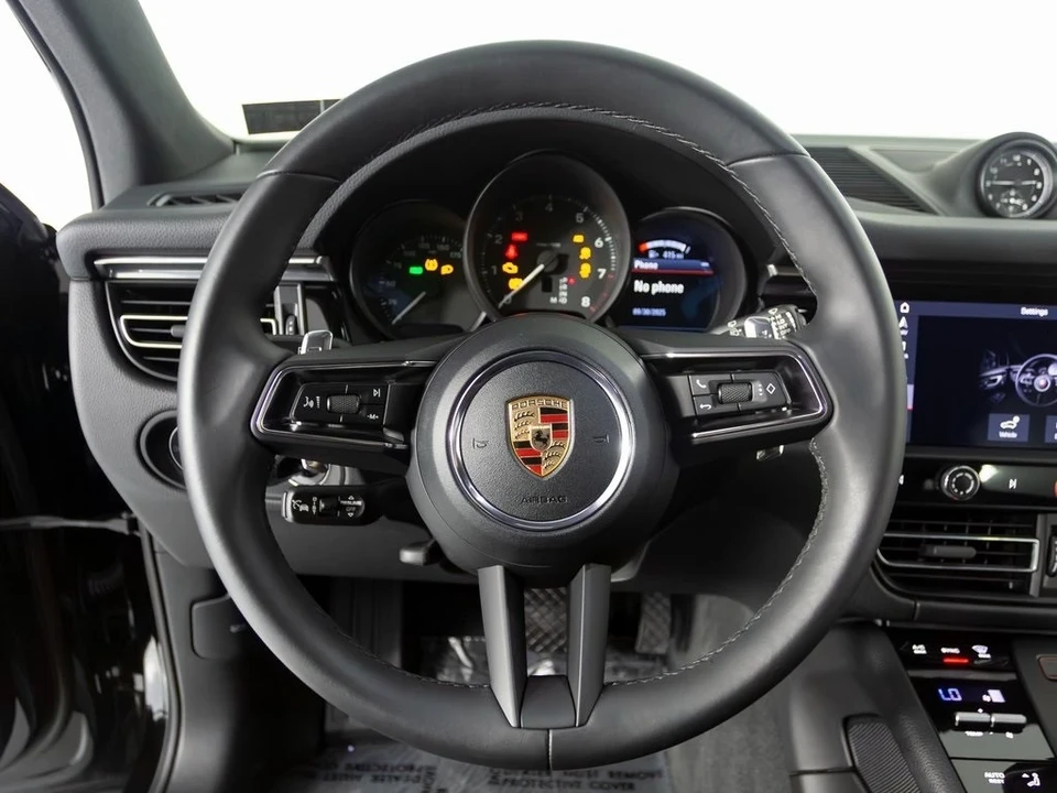 2025 Porsche Macan - Image 17 of 21