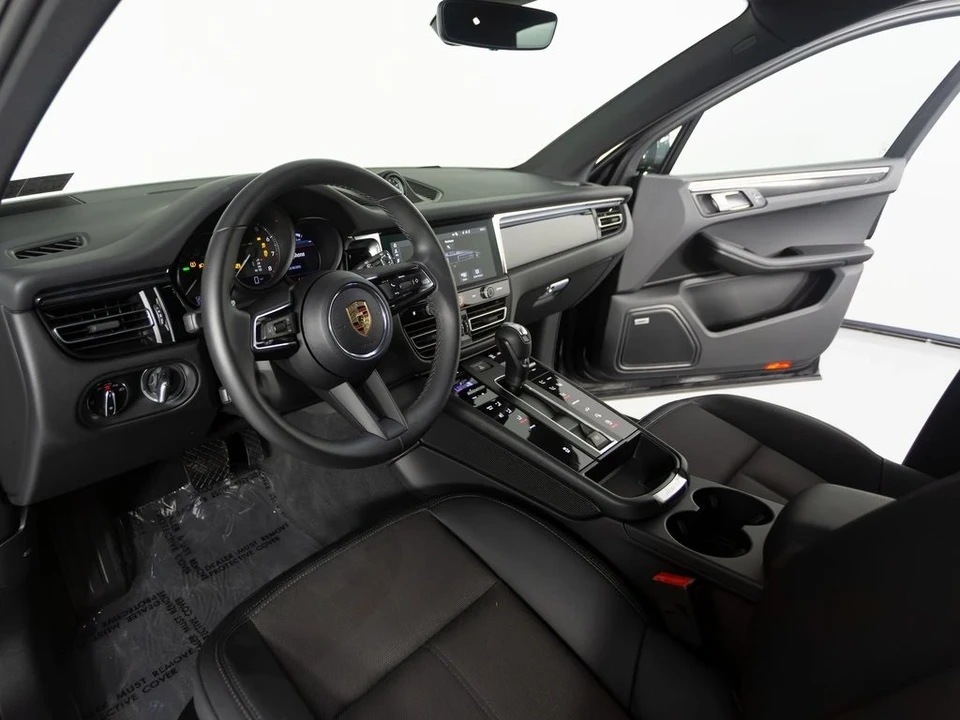 2025 Porsche Macan - Image 4 of 21