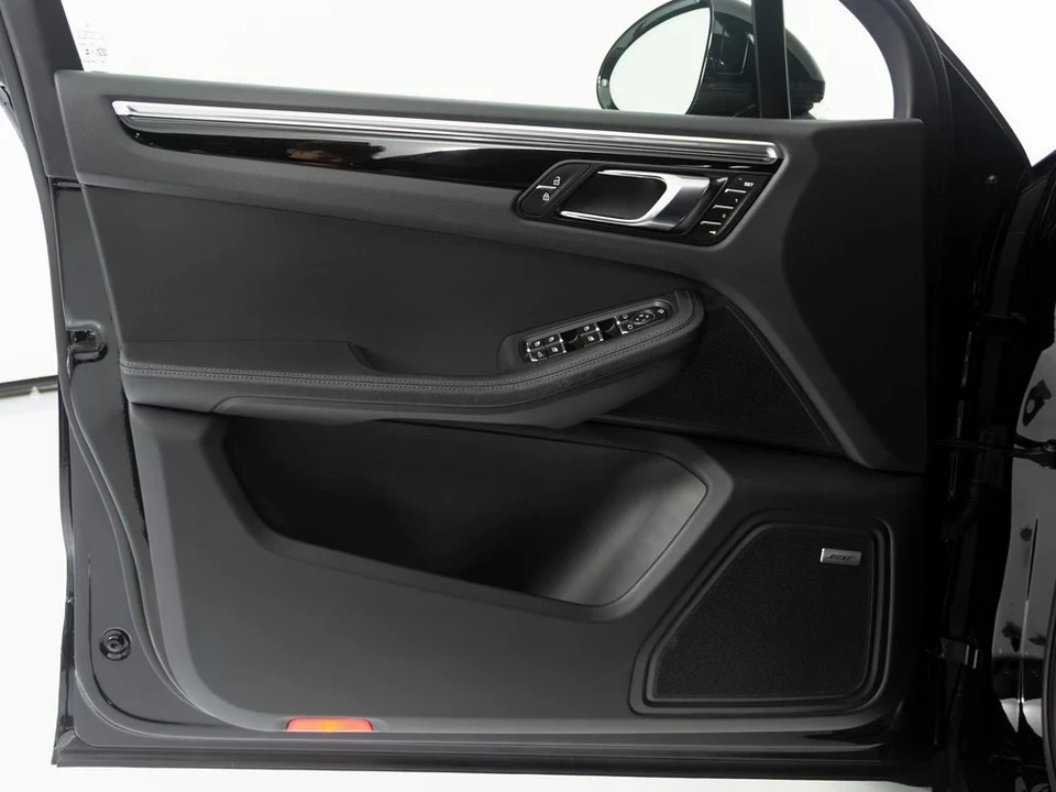 2025 Porsche Macan - Image 13 of 21