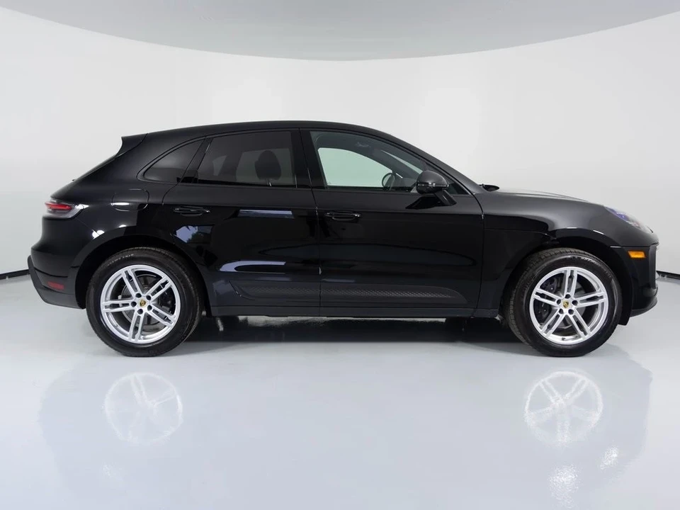2025 Porsche Macan - Image 9 of 21