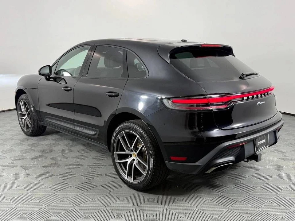 2025 Porsche Macan - Image 3 of 4