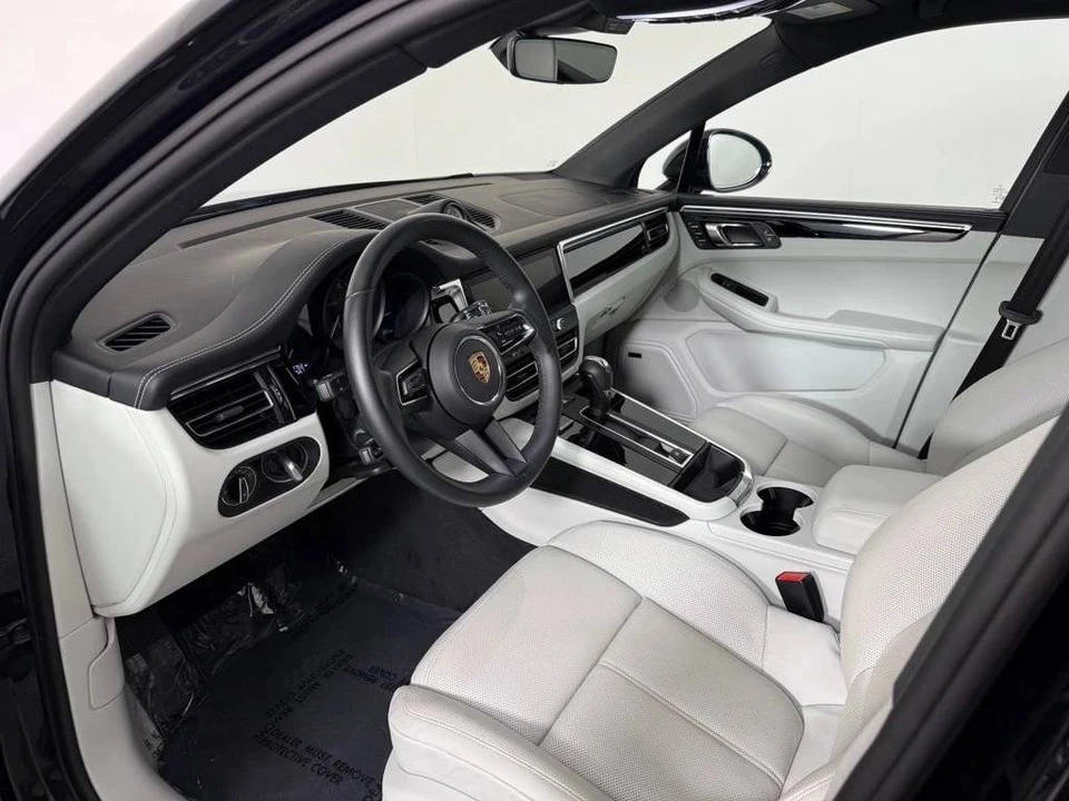 2025 Porsche Macan - Image 4 of 4