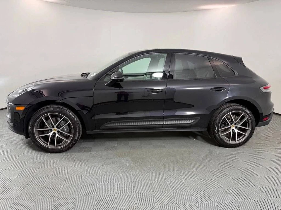 2025 Porsche Macan - Image 2 of 4