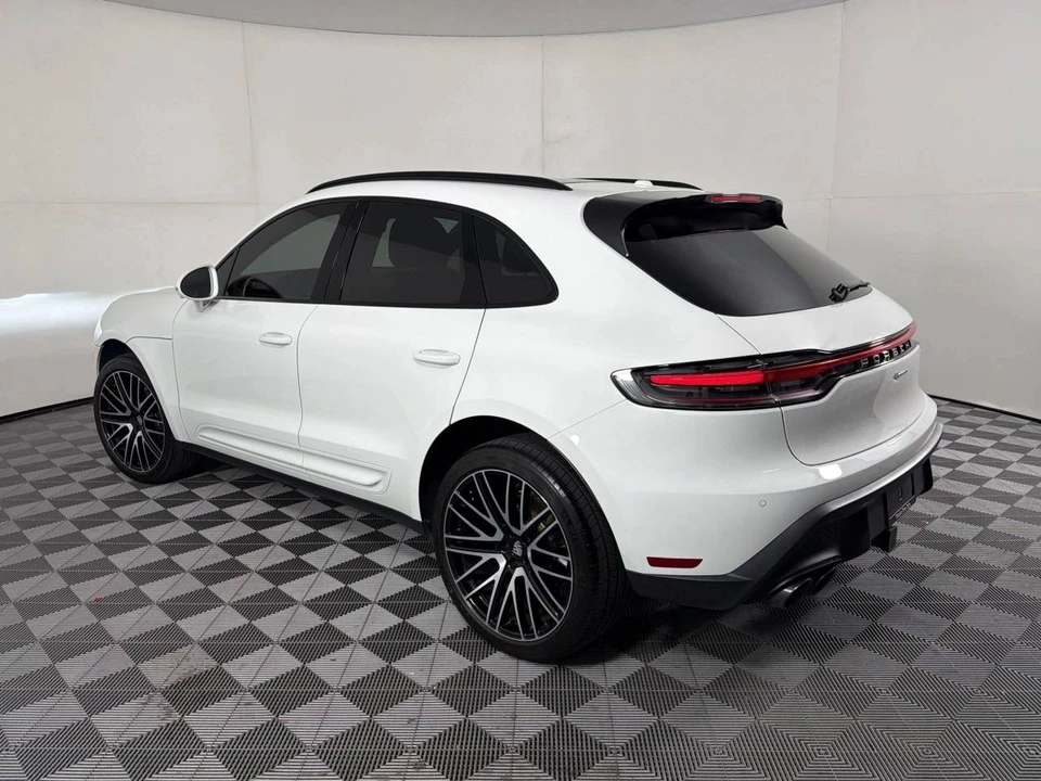 2025 Porsche Macan Electric - Image 3 of 4