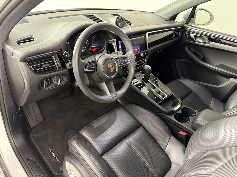 2025 Porsche Macan Electric - Image 4 of 4